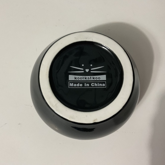 Koolkatkoo Black Cat White Whistlers Ceramic Planter - Picture 5 of 5